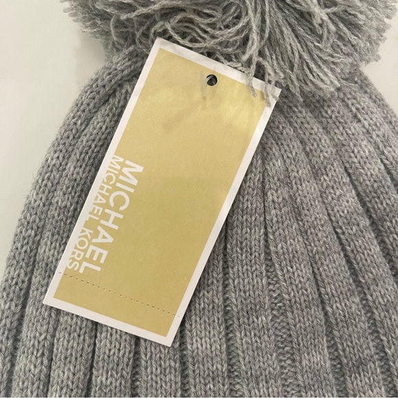NWT Michael Kors grey pompom beanie - Picture 6 of 9